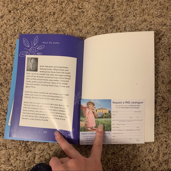 AMERICAN GIRL Saige 1 book - Picture 4 of 6